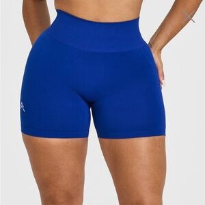 EFFORTLESS SEAMLESS SHORTS WITH WHITE LOGO